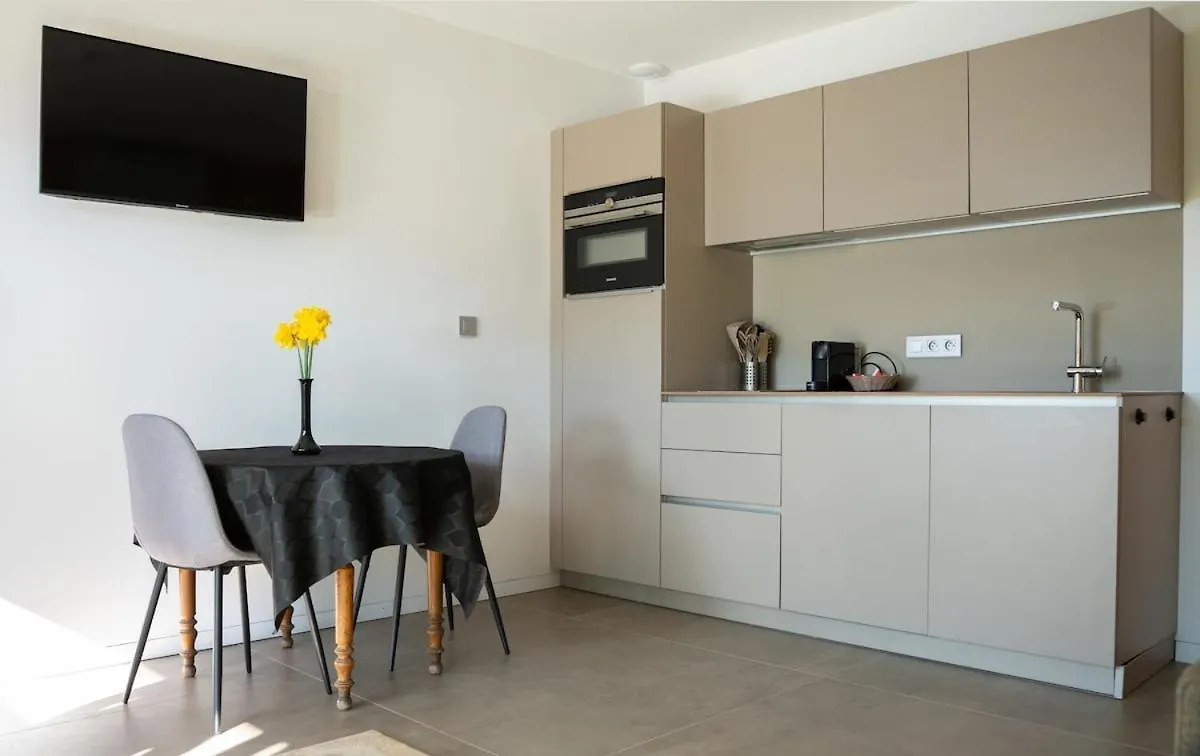 Cote Lac - Apartment In Luxury Villa Tresserve