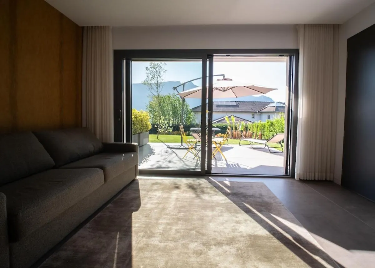 Cote Lac - Apartment In Luxury Villa Tresserve